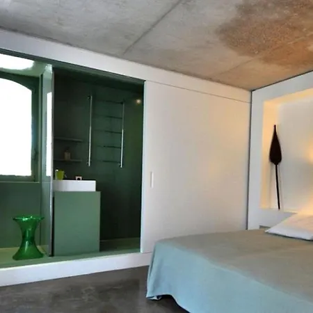 A Coastal Escape With Stunning Views ヴィラ *
